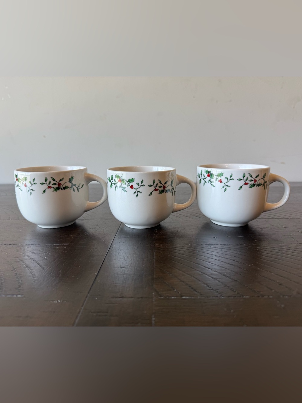 Royal Seasons Christmas Holiday Holly Berry Ivy Garland 8oz Coffee Mug Set of 3